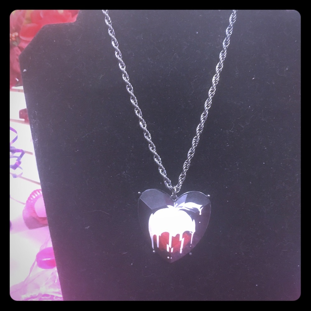 🍎Snow White  heart necklaces and Earrings🍎